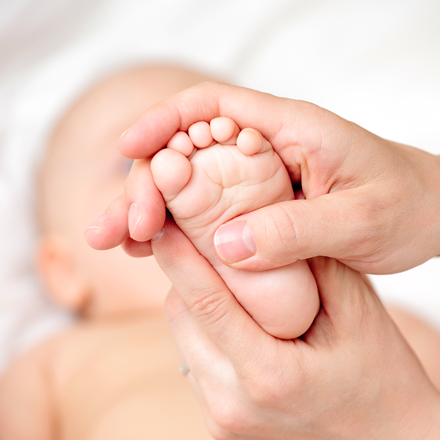 Health Benefits of Massage for Babies & Moms