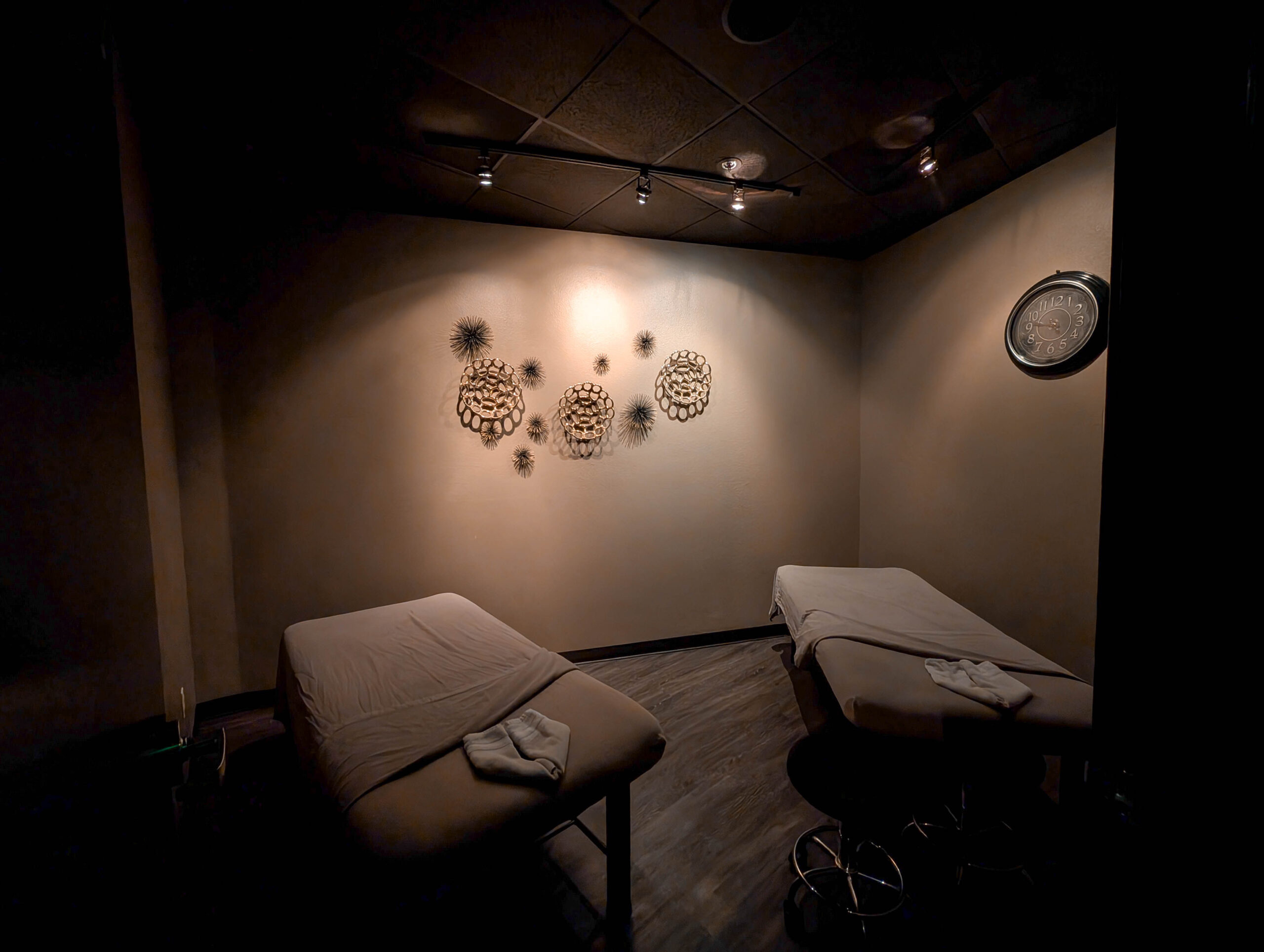 5 Foot Massage Room